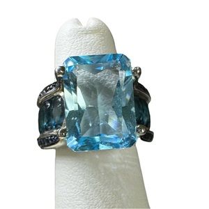 Vintage Blue Cocktail Ring with Aquamarine and Deep Blue Accents